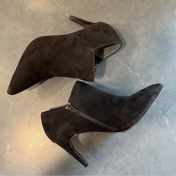 Charles by Charles David sz 7 black suede pointy toe heeled ankle booties - Picture 8 of 11